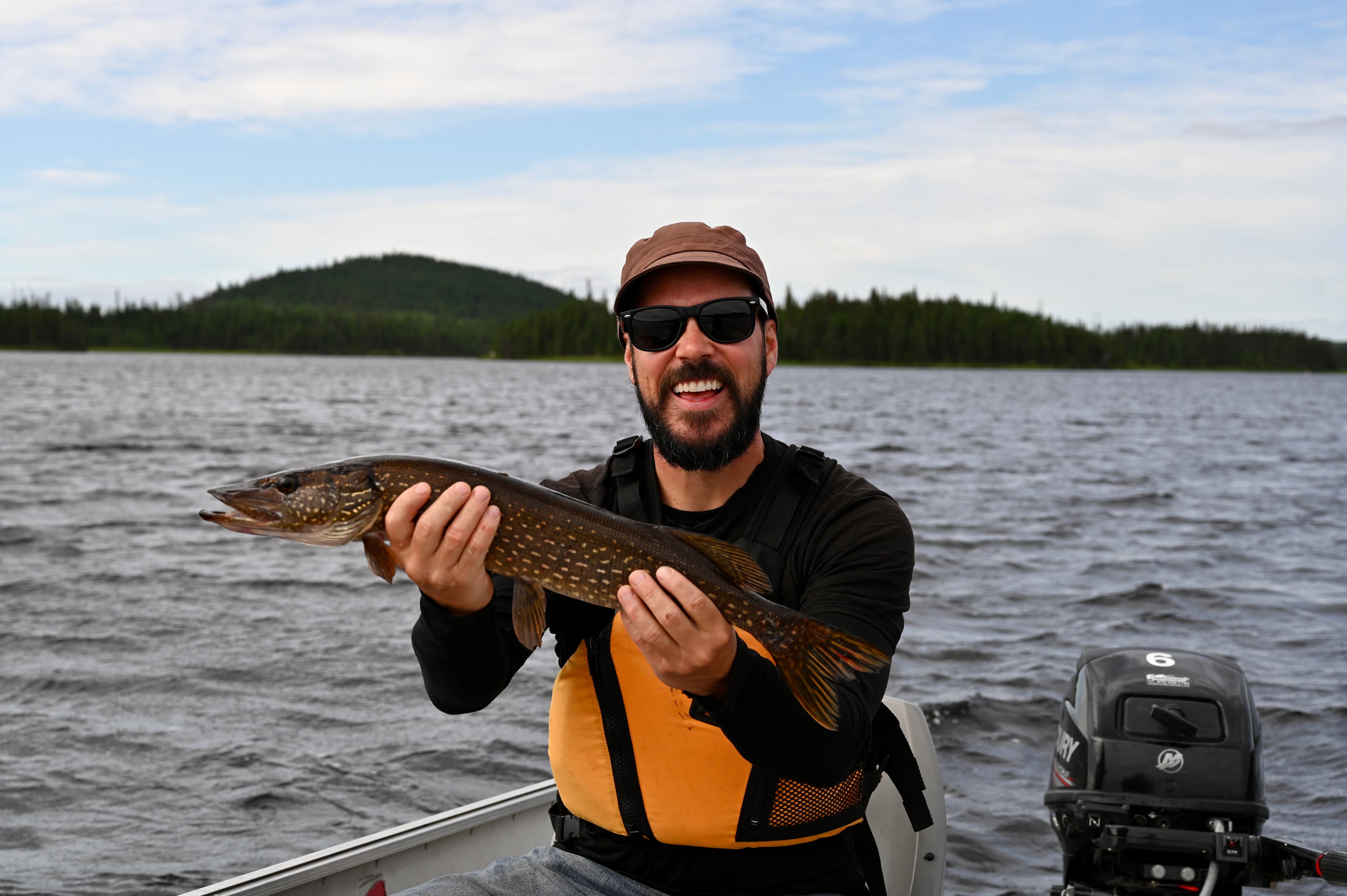 Un beau brochet pêché au Réservoir Cabonga